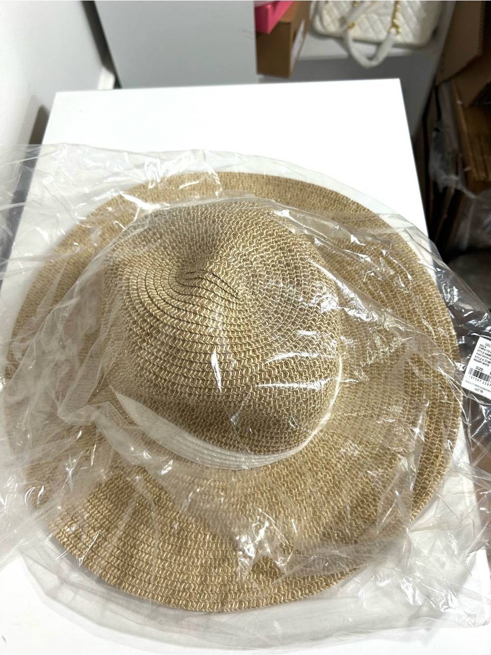 NWT Lilly Pulitzer Natural Straw Hat with White Band and Gold Emblem - Picture 4 of 4